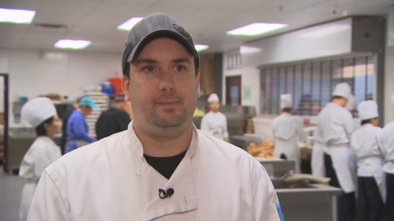 'We've got hungry people': Winnipeg man's collection of leftover food for Siloam stops