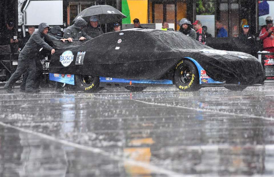 Kevin Harvick is set to start third on Sunday but could unofficially end up starting first. (Photo by Will Lester/Icon Sportswire via Getty Images)