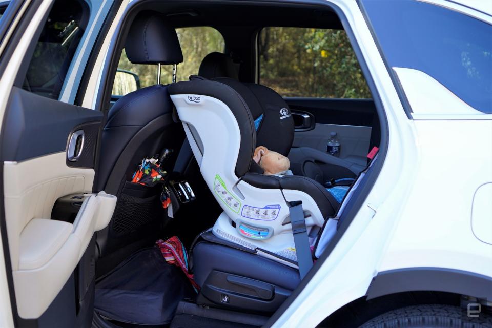 <p>2022 Kia Sorento PHEV second row with car seat</p>
