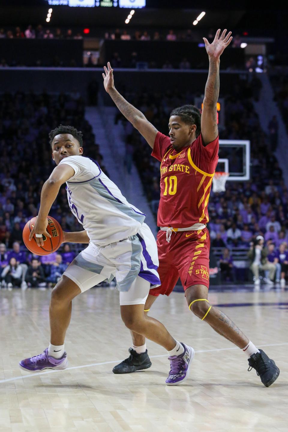 Kansas State Wildcats guard Tylor Perry (2) is guarded by Iowa State Cyclones guard Keshon Gilbert