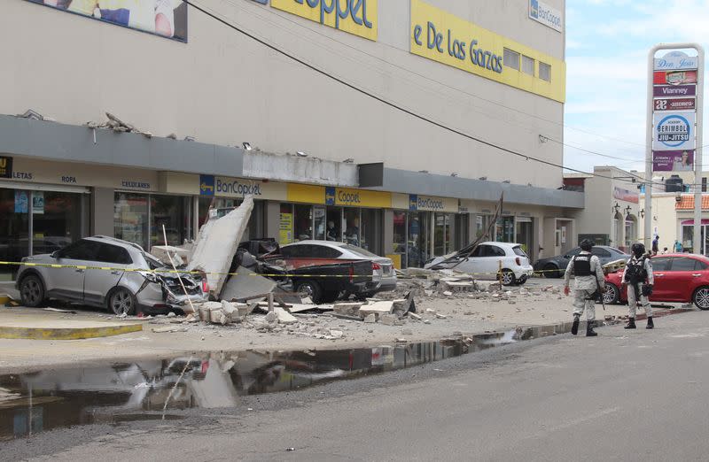 Powerful quake damages Mexican department store's facade