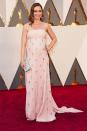 <p>Emily Blunt choisissait des robes, mais dans des motifs discrets. Les couleurs se confondent avec la peau et c’est remarquable. Crédit : Getty </p>