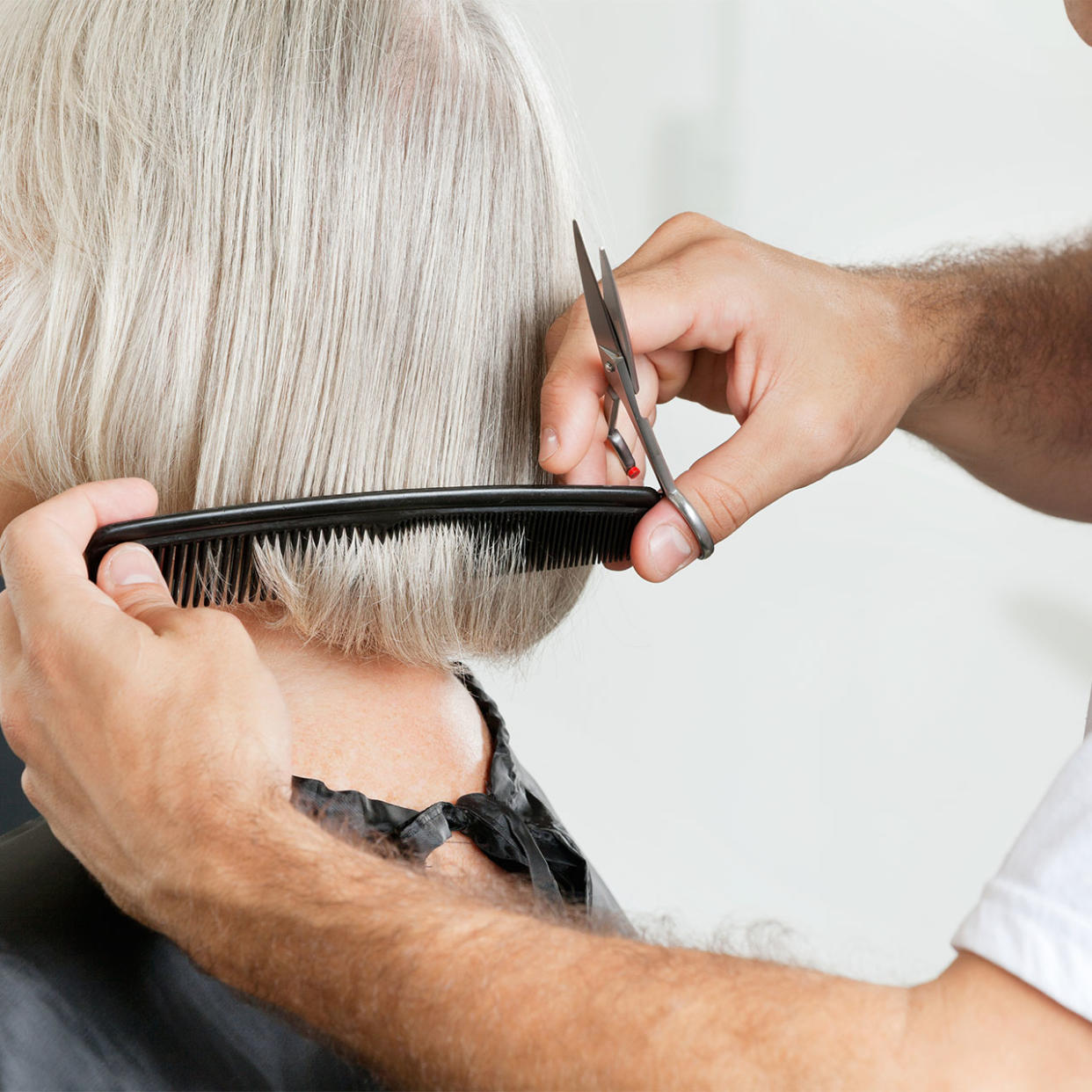 grey-haired-woman-haircut