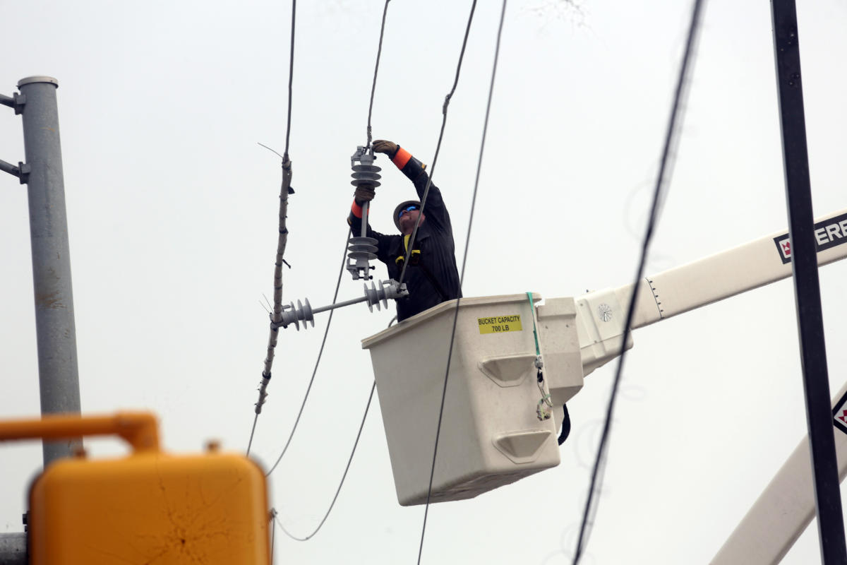 Texas launches new investigation into Houston’s power utility following deadly outages after Beryl