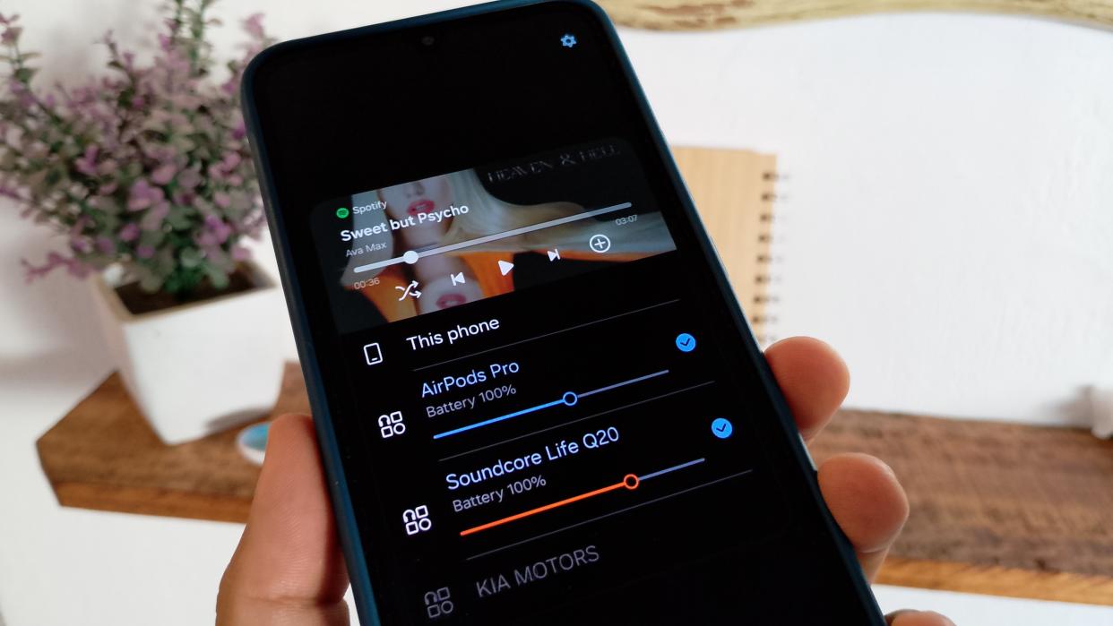  Dual Audio feature on a Galaxy phone with two Bluetooth devices selected. 