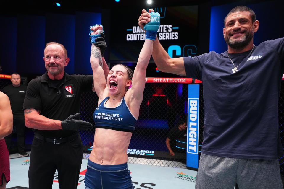 Nicolle Caliari def Corinne Laframboise - DWCS 71