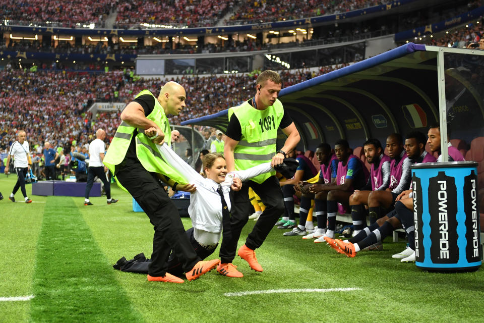 Espontáneos interrumpieron la final en el Estadio Luzhniki