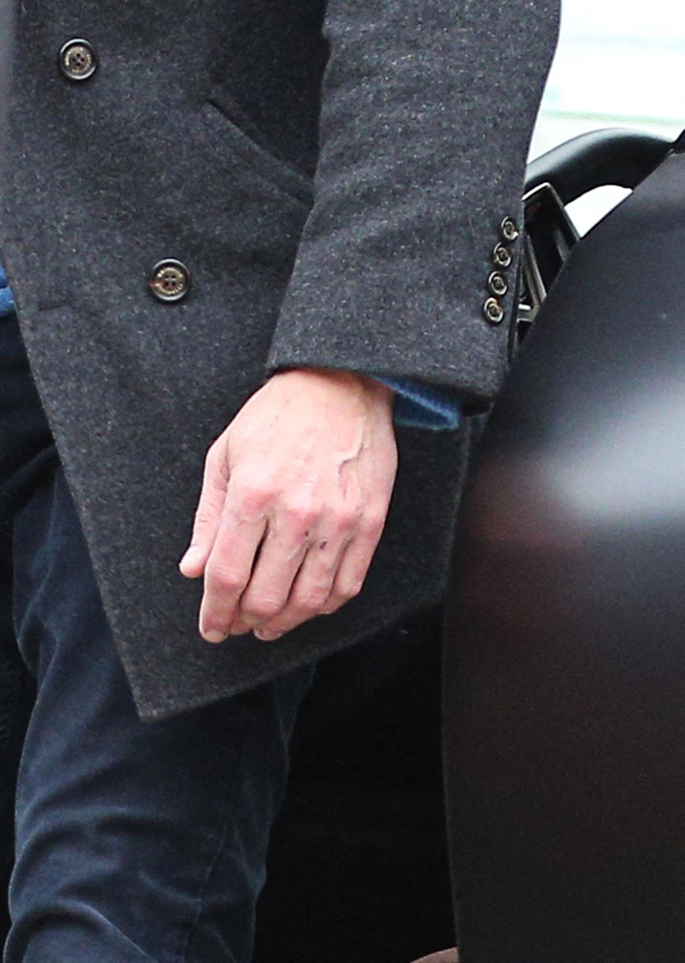 Ben Affleck ditches wedding ring again while arriving to movie set amid Jennifer Lopez split rumors