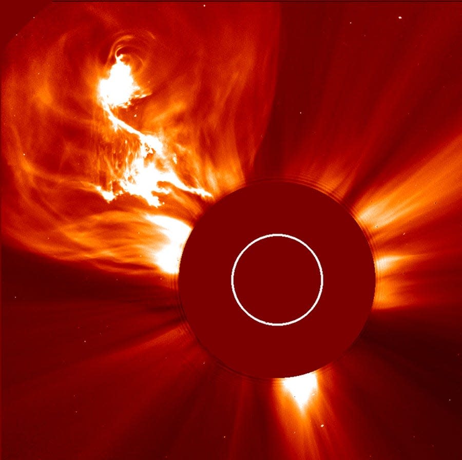 Ein koronaler Massenauswurf von 2002. - Copyright: NASA