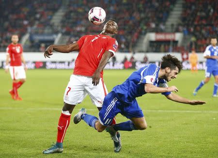 Switzerland's Breel Embolo (L) fights for the ball with San Marino's Davide Cesarini during their Euro 2016 Group E qualifying soccer match in St. Gallen, Switzerland October 9, 2015. REUTERS/Arnd Wiegmann