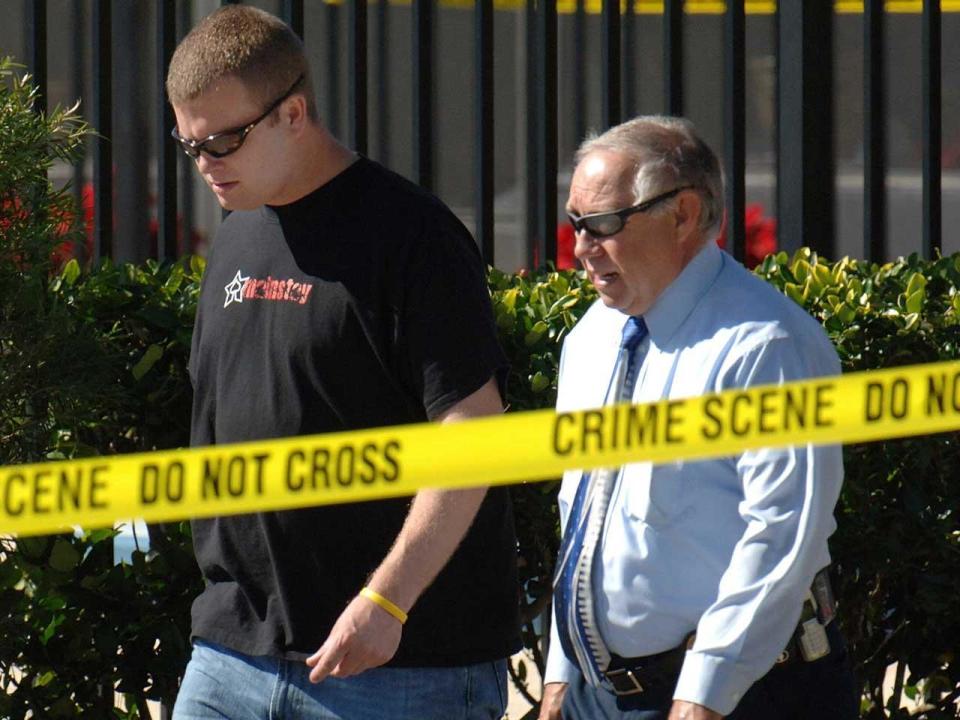 Rob Allen, left, walks with an Orlando detective at the site where Jennifer Kesse's car was found. / Credit: Red Huber/Orlando Sentinel/TNS/Alamy Live News