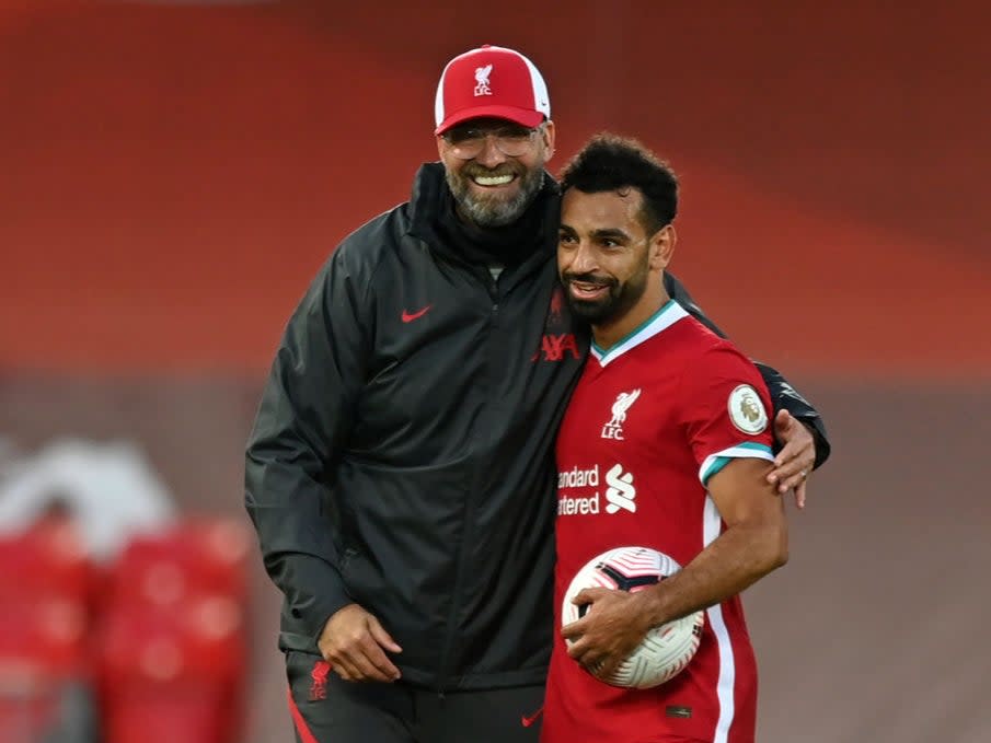 Mohamed Salah is congratulated by manager Jurgen Klopp (Getty Images)