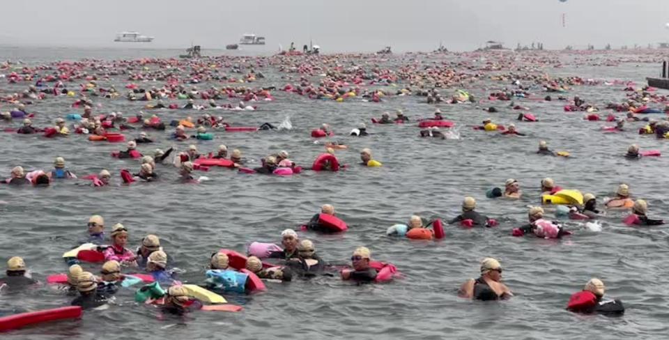 日月潭國際萬人泳渡活動吸引上萬人前來。（圖／東森新聞）