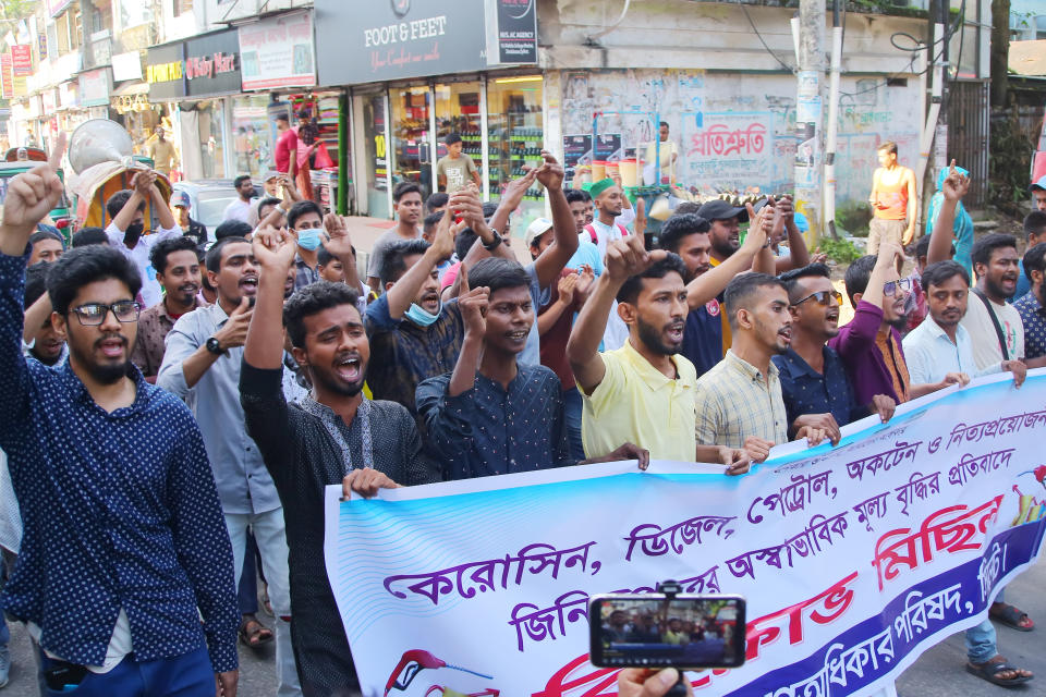 Protestas en Bangladés por el alto precio del combustible. El Gobierno ha aplicado medidas de ahorro energético. (H M Shahidul Islam/ Eyepix Group/Future Publishing via Getty Images)