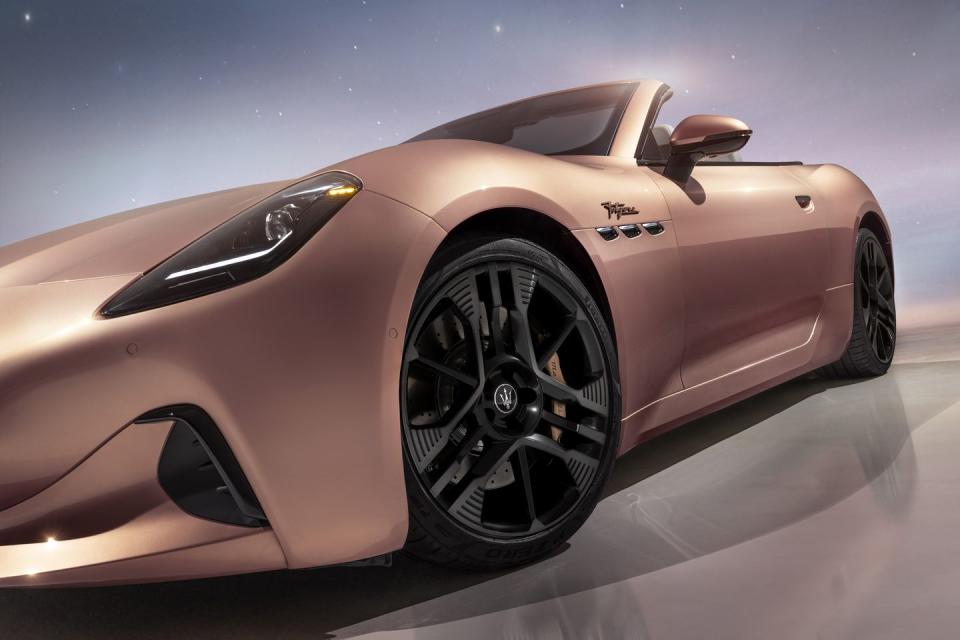 2024 maserati grancabrio folgore