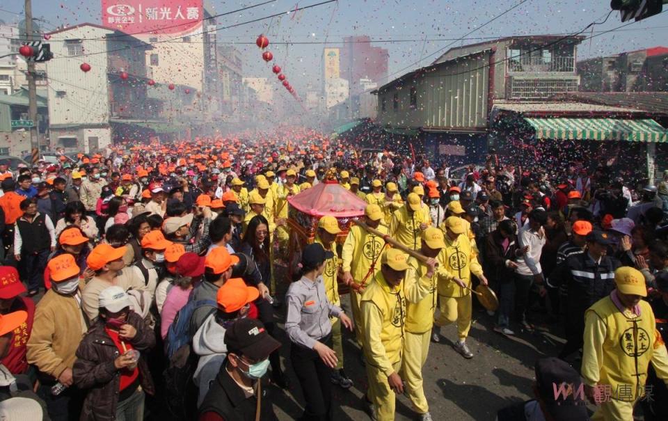 北港警分局長張澤銘指出，白沙屯媽祖徒步進香信徒多達17萬人以上，加上途中加入的信眾，預計到達北港鎮可能突破20萬人。鑾轎所經沿線及周邊道路交通勢必壅塞，警方為防範聚眾鬥毆發生及彈性實施交管制，已規畫多項方案，除針對行進路線各重要路段、路口實施嚴密警力部署，另啟動「防踩、防竊、防詐」3防宣導。