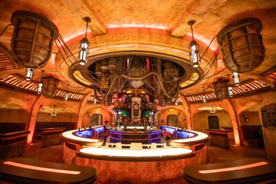 Here Are The Best Spots For A Cocktail At Walt Disney World