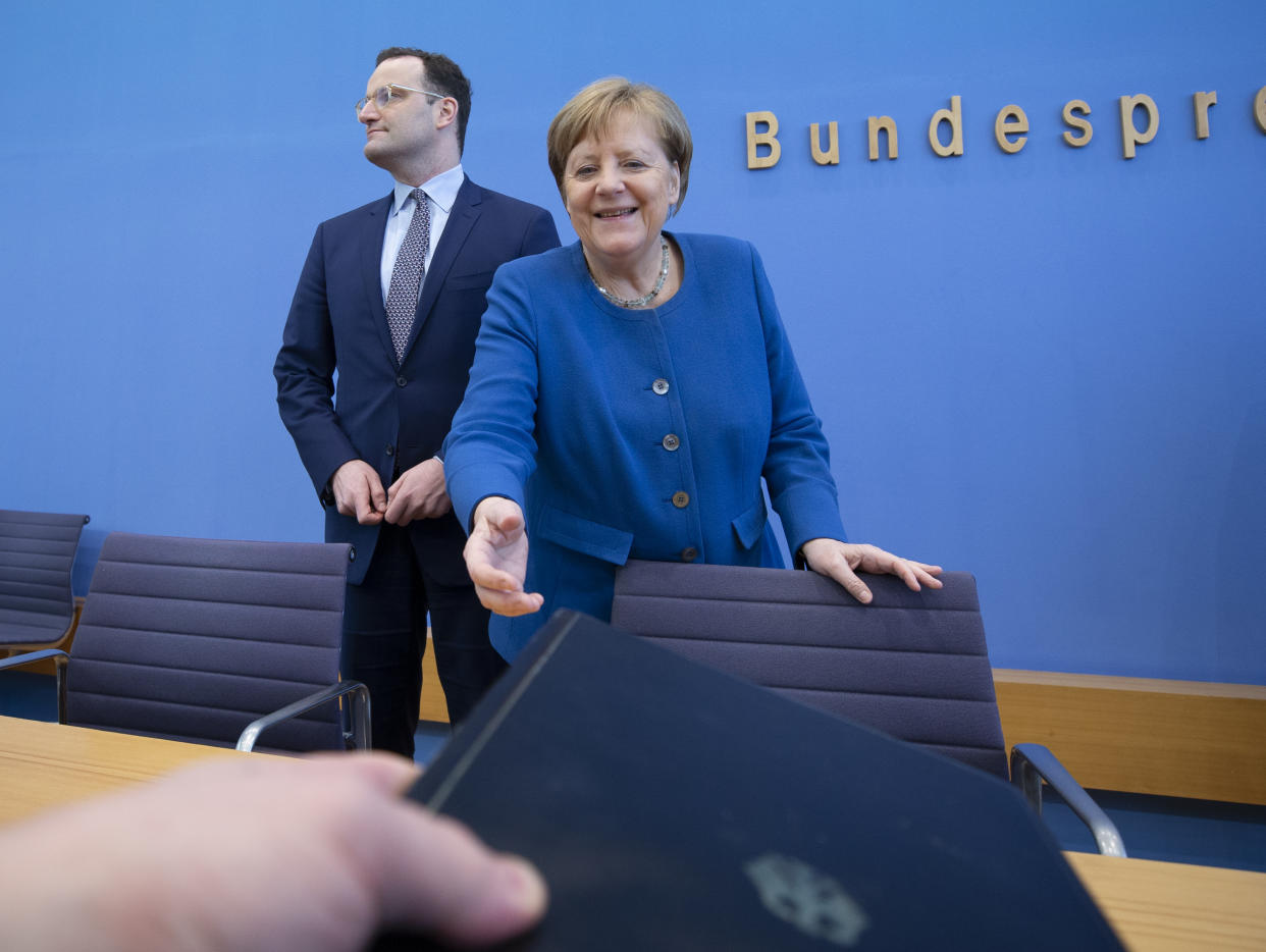 Kanzlerin Angela Merkel und Gesundheitsminister Jens Spahn bei ihrer Pressekonferenz zum Corona-Virus in Berlin. (Bild: Getty Images)