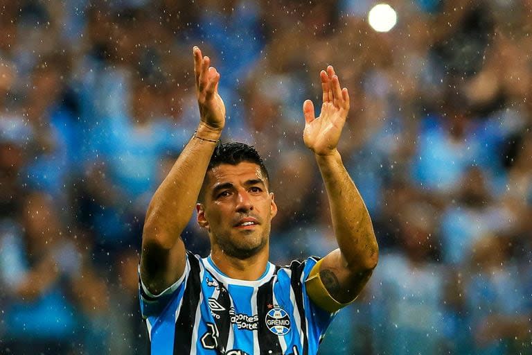 Luis Suárez, visiblemente emocionado al final del partido de Grêmio contra Vasco da Gama, en el que convirtió el gol del triunfo por 1-0