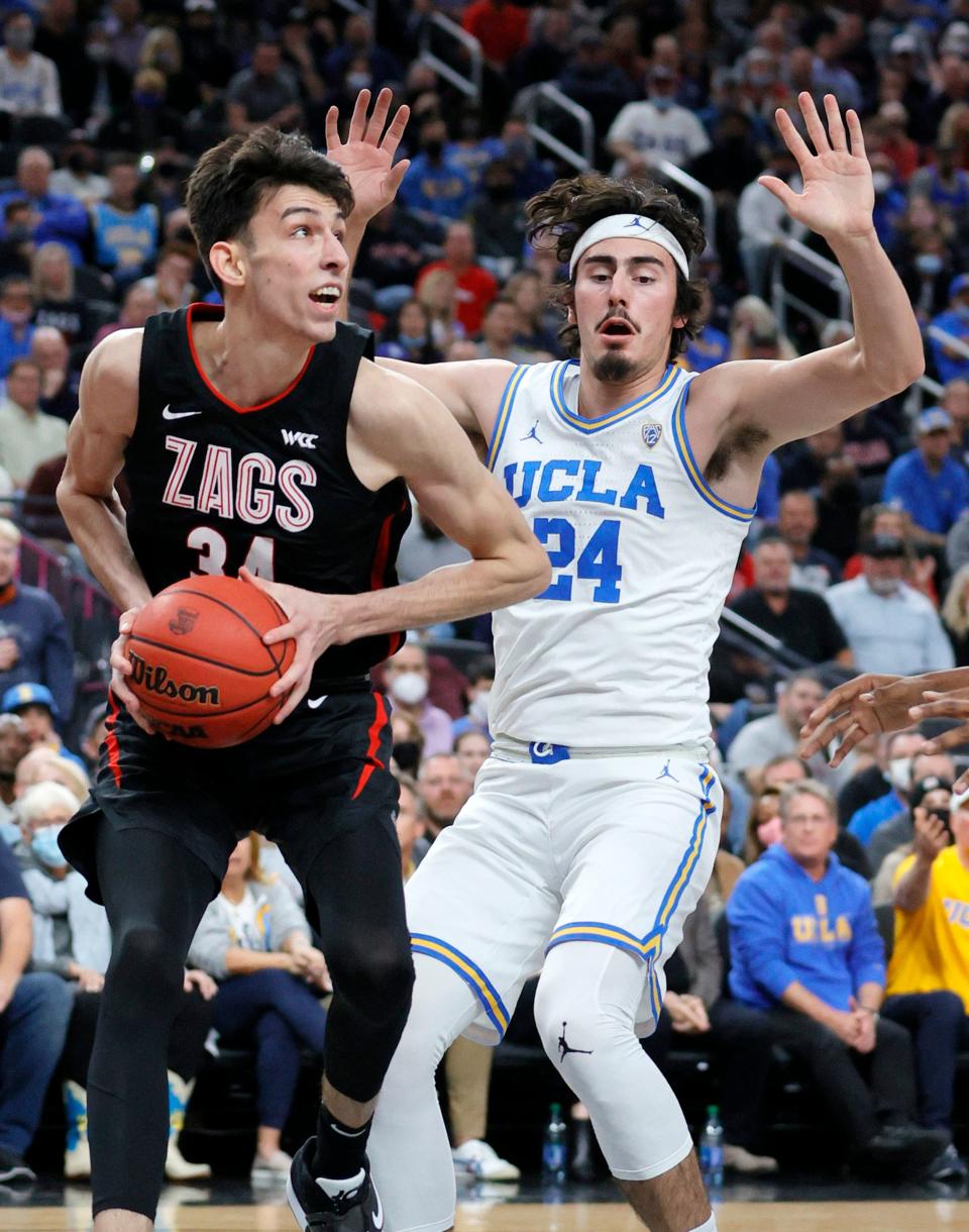 Gonzaga's Chet Holmgren drives to the basket against UCLA's Jaime Jaquez Jr. during the championship game of the Good Sam Empire Classic basketball tournament at T-Mobile Arena on November 23, 2021 in Las Vegas.