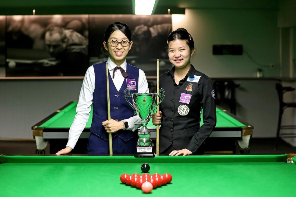 吳安儀（左）決賽再遇勒查露（圖：World Women’s Snooker）