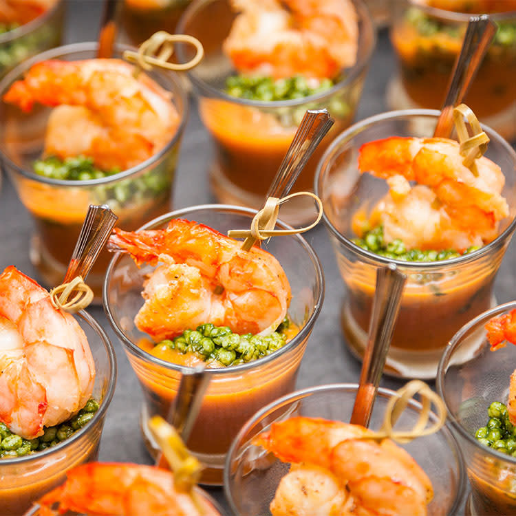 Vasitos gazpacho y gambas