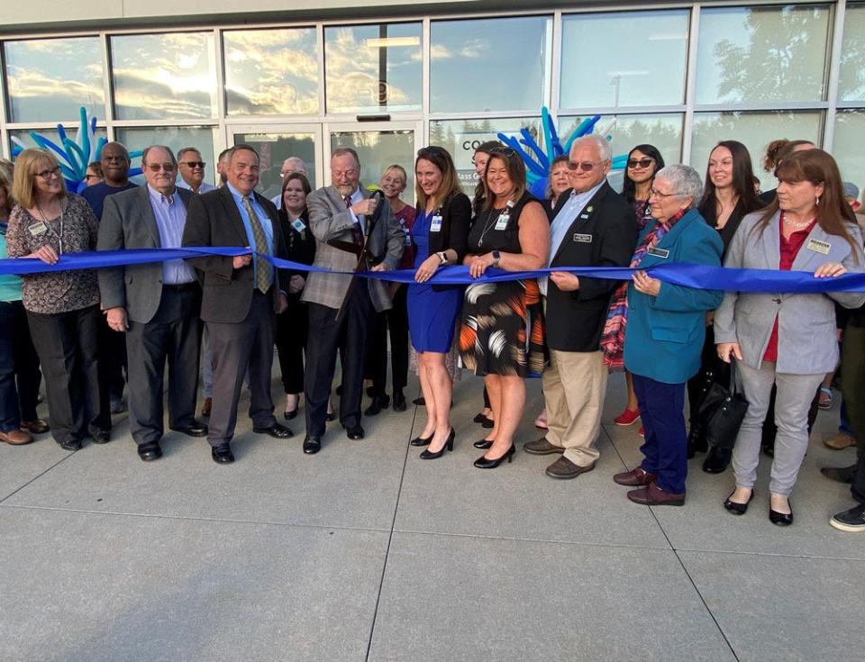 Wentworth-Douglass Hospital celebrated the opening of Primary Care of Rochester during a ribbon cutting ceremony with the Greater Rochester Chamber of Commerce on Sept. 21. Jeff Hughes, President and CEO of Wentworth Douglass Hospital, cut the ceremonial ribbon while surrounded by Wentworth-Douglass staff, city officials, state lawmakers, and representatives from the Chamber.