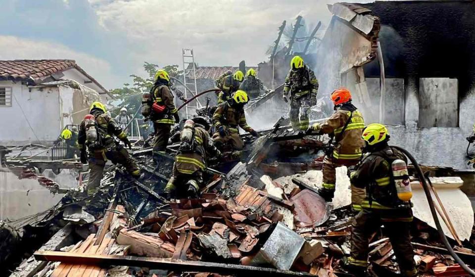 Cuatro máquinas con 15 unidades del Cuerpo Oficial de Bomberos Medellín apoyan la emergencia. Foo: Dagrd