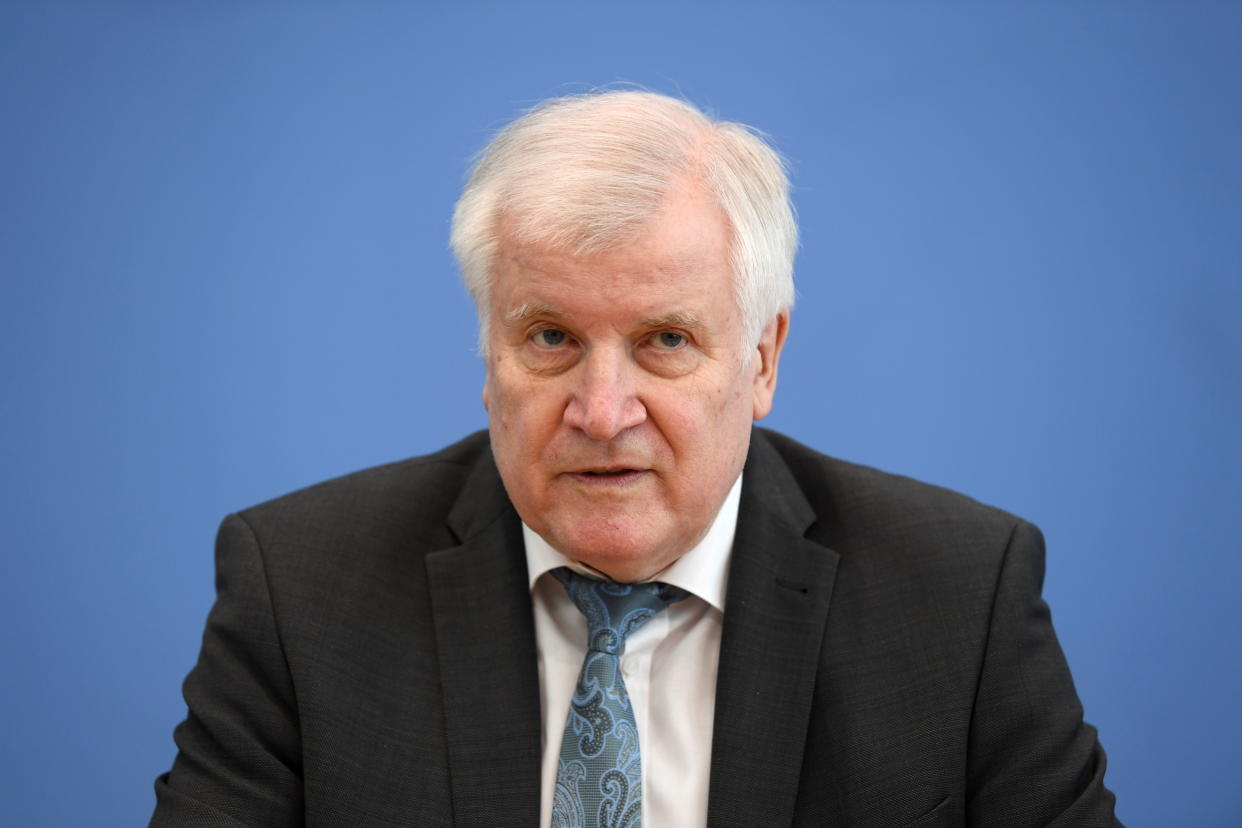 Horst Seehofer bei einer Pressekonferenz Anfang Mai (Bild: REUTERS/Annegret Hilse/Pool)