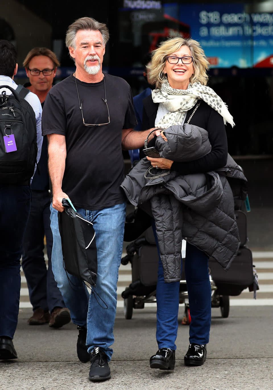 Olivia beamed a big smile as she arrived hand-in-hand with her husband John Easterling in Melbourne. Source: Diimex