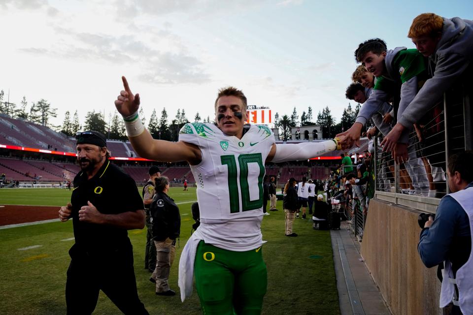 Should the Oregon Ducks be No. 1 in Pac-12 football power rankings? They could be soon.