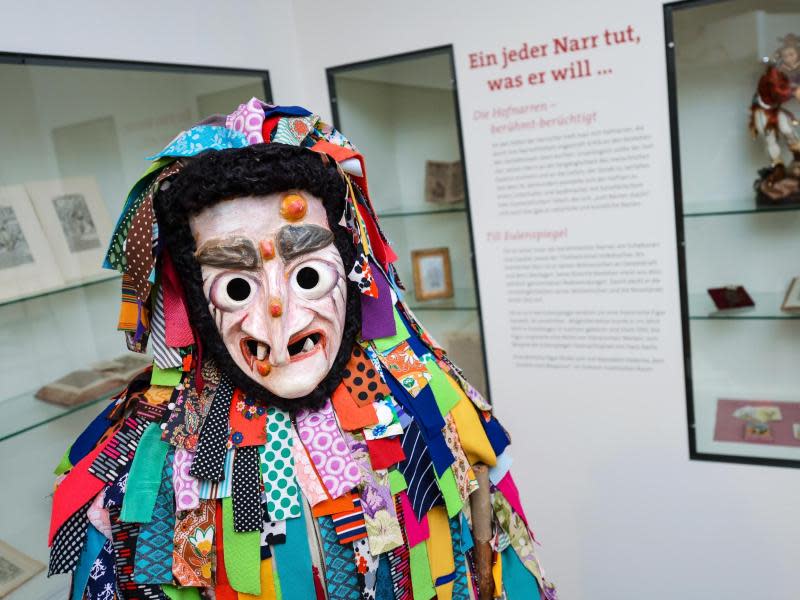 Neben lebensgroßen Figuren wie der «Allersberger Flecklashexe» machen Videoprojektion den Museumsbesuch spannend. Foto: David Ebener