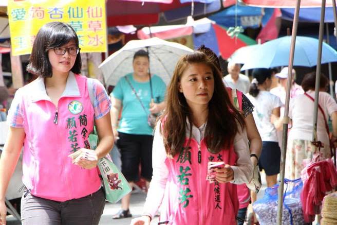 民進黨發言人顏若芳（右）。（圖片摘自顏若芳臉書）