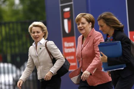 German Chancellor Angela Merkel (C) and German Defence Minister Ursula von der Leyen (L) arrive for the NATO Summit in Warsaw, Poland July 9, 2016. REUTERS/Kacper Pempel