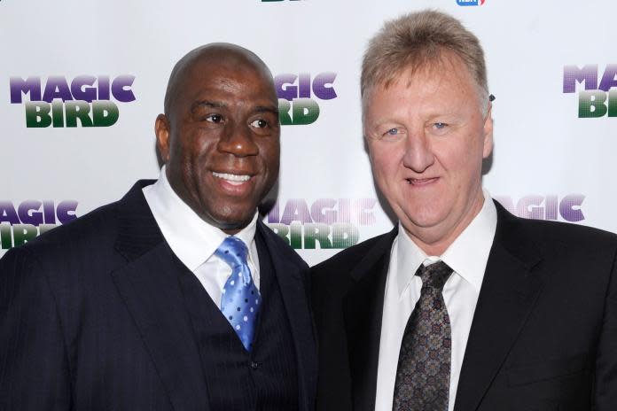 ▲NBA傳奇球星「大鳥」Larry Bird和「魔術強森」Magic Johnson。（圖／美聯社／達志影像） 