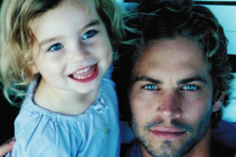 Paul Walker junto a su hija, años atrás