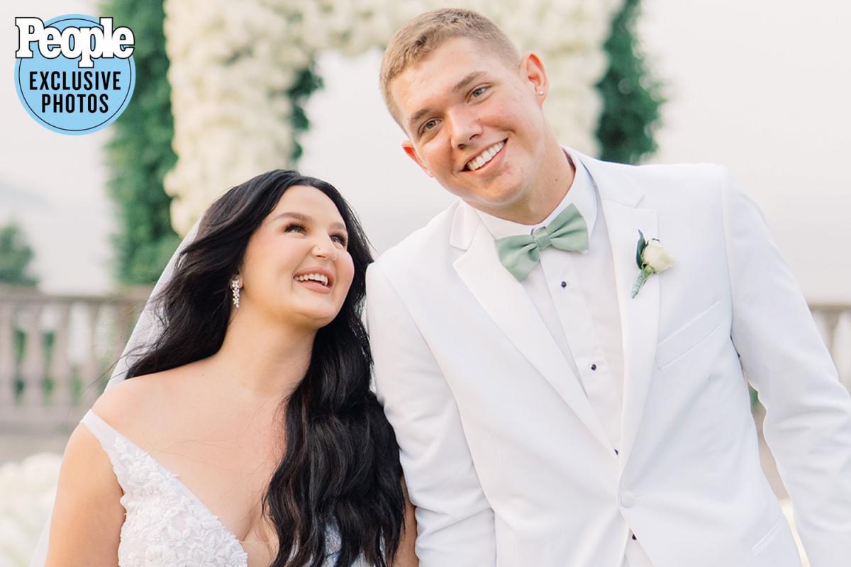 TikTok Star Mikayla Nogueira Is Married! Inside the 'Classic' Wedding in  Rhode Island (Exclusive)