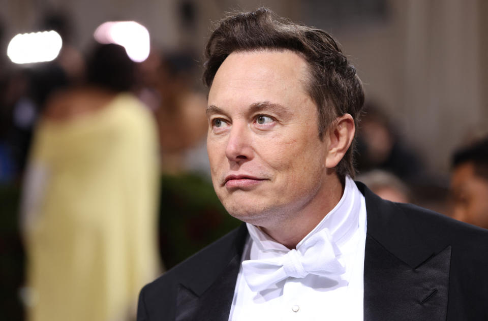 Elon Musk arrives at the In America: An Anthology of Fashion themed Met Gala at the Metropolitan Museum of Art in New York City, New York, U.S., May 2, 2022. REUTERS/Andrew Kelly