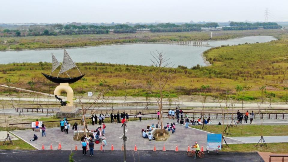 蘇厝滯洪池環境營造，有人文展現等四大特色，與地方王船祭祀文化結合以傳承在地王船文化。（市府提供）