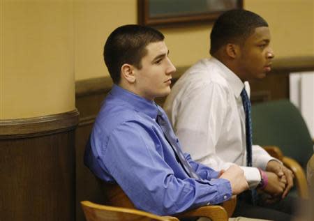 Trent Mays (L) and Ma'lik Richmond (R) sit in juvenile court in Steubenville, Ohio, March 15, 2013. REUTERS/Keith Srakocic/Pool