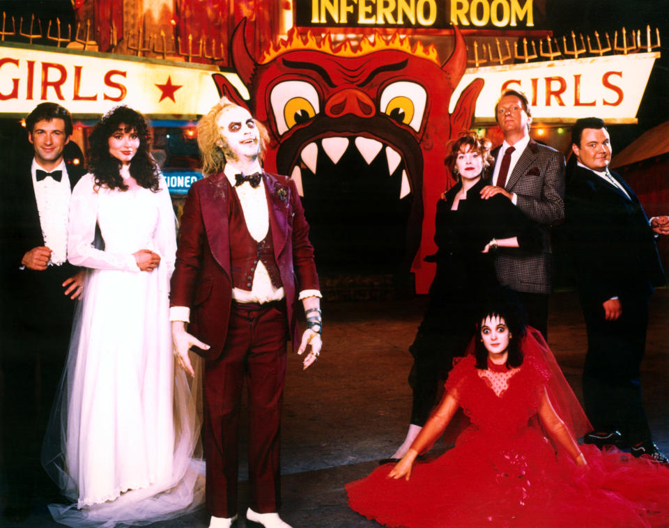 Alec Baldwin, Geena Davis, Michael Keaton, Catherine O’Hara, Winona Ryder, and Jeffrey Jones in <em>Beetlejuice.</em> (Photo: Warner Bros./Courtesy of Everett Collection)