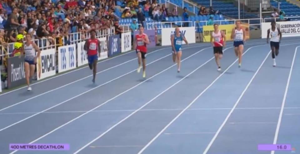 An Italian decathlete (in blue) who went commando during a 400-metre race came in last in the 2022 World Athletics U20 Championships. ― Screen capture from Twitter/ @SanchezdeCastro