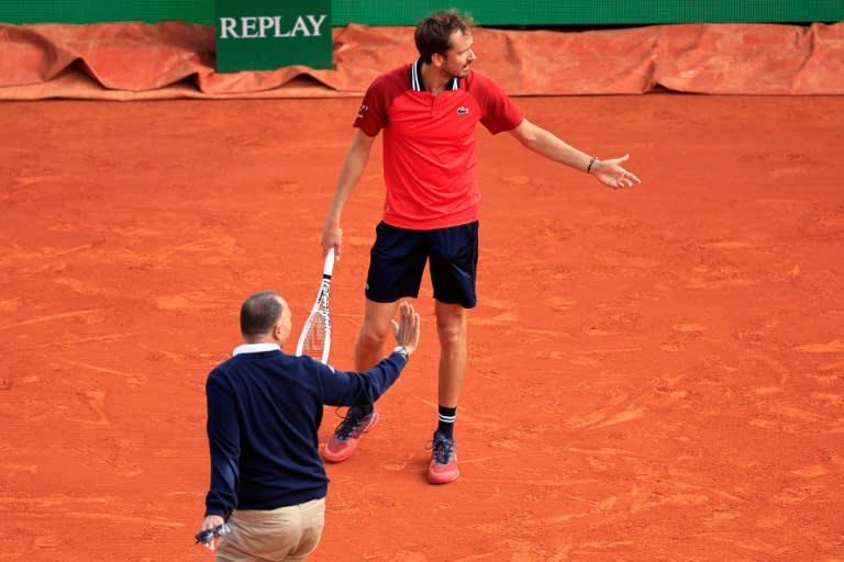 Russia's Daniil Medvedev (top) argues with Swedish umpire Mohamed Lahyani during his 6-2, 6-4 win over France's Gael Monfils at the Monte Carlo Masters (Valery HACHE)