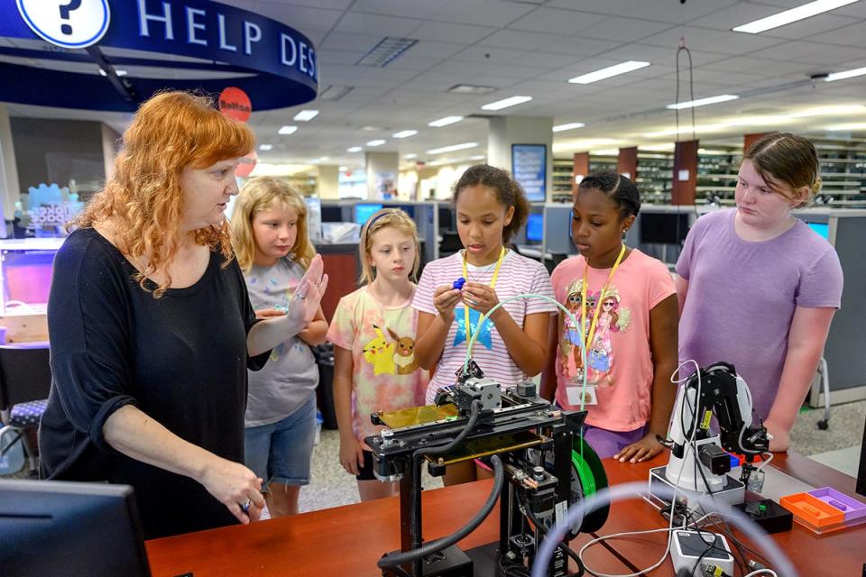 Valerie Hackworth of Murfreesboro, assistant manager for library technology at MTSU's James E. Walker Library, manager of the library's MakerSpace digital creation and design center and a two-time university alumna, explains how some of the facility's 3D printers operate to a group of middle- and junior high school students from the Boys and Girls Clubs of Rutherford County as part of a new digital literacy and social media safety project.