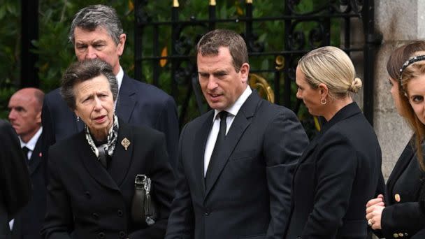 PHOTO: Timothy Laurence, Anne, Princess Royal, Peter Phillips and Zara Phillips view the flowers left by mourners outside Balmoral Castle, Sept. 10, 2022, in Aberdeen, Scotland.  (Karwai Tang/WireImage via Getty Images)