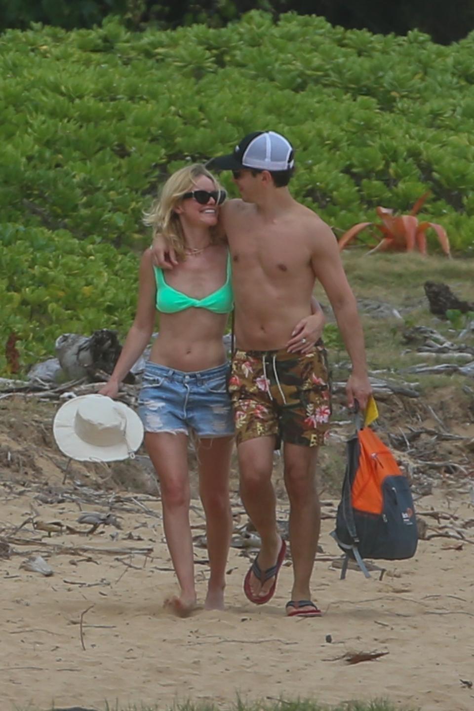 Hawaii, HI  - *PREMIUM-EXCLUSIVE*  - **WEB EMBARGO UNTIL 1:00 PM PT ON APRIL 27, 2022** Kate Bosworth and Justin Long pack on the PDA during their tropical getaway in Hawaii. The adorable couple were seen enjoying a day on the beach in Kauaâ€™i while visiting the gorgeous Hawaii island for a friendâ€™s wedding. The couple couldnâ€™t take their hands off of each other its seemed as they were spotted  all over each other, walking arm in arm, making out on a bench before finding a spot on the sand for more PDA. The new couple were enjoying a day at Shipwreck beach ahead of a dinner reception for their friendâ€™s wedding. **Shot on April 22, 2022**

Pictured: Kate Bosworth, Justin Long

BACKGRID USA 27 APRIL 2022 

USA: +1 310 798 9111 / usasales@backgrid.com

UK: +44 208 344 2007 / uksales@backgrid.com

*UK Clients - Pictures Containing Children
Please Pixelate Face Prior To Publication*