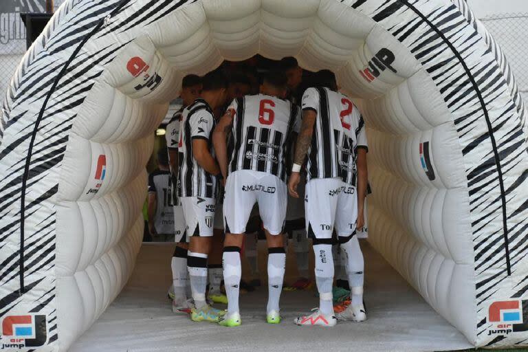 El encuentro entre Gimnasia y Esgrima de Mendoza y Defensores de Belgrano se llevó a cabo de igual manera a pesar de la muerte de un hincha