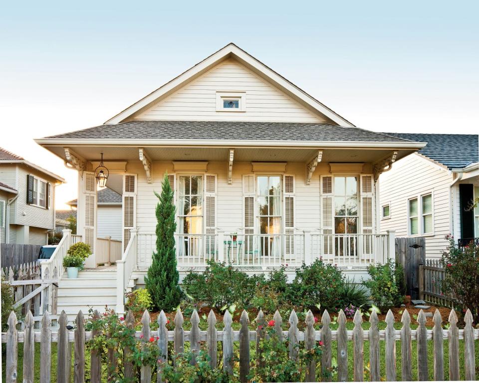 New Orleans Cottage with Fence