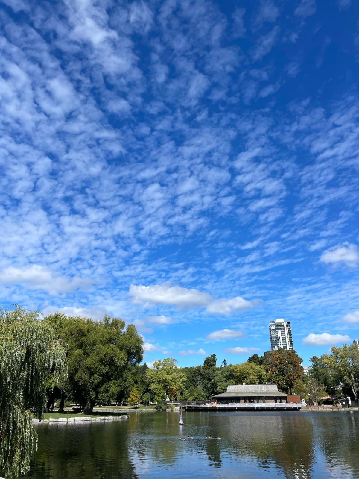 Cool, crisp days of autumn delayed as October temperatures expected to be above normal for Waterloo region