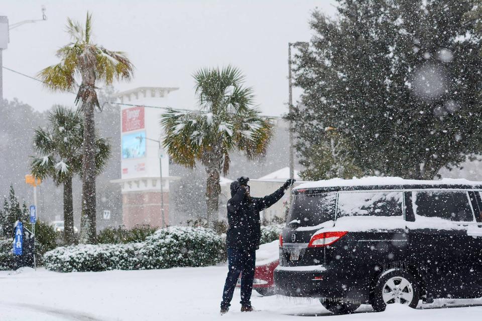 Snow falls near Tanger Outlets in Pooler, Georgia in January 2018.